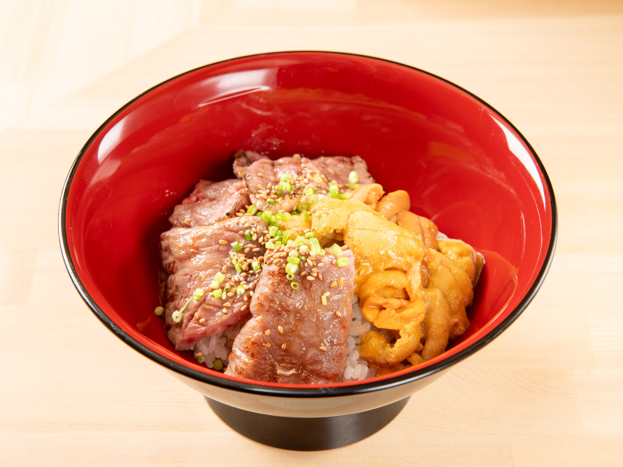 和牛と雲丹丼